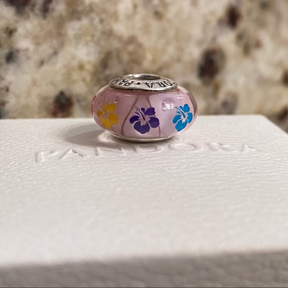 Pandora Hawaii Exclusive Lei Hibiscus Charm RARE - Picture 5 of 9